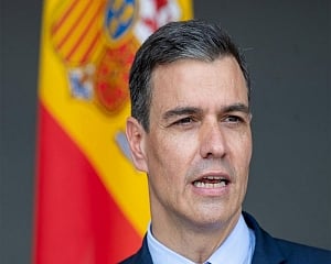 Spain to adopt mask-wearing outdoors amid record virus surge
