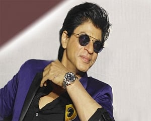 SRK's sarcastic reply to fan curious about his underwear colour