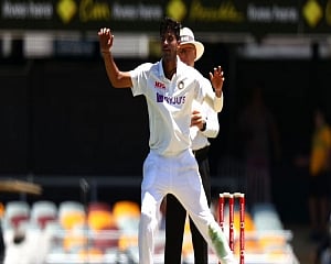 Sundar gets Smith but Labuschagne takes Australia to 154/3 at tea
