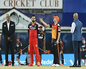 Sunrisers Hyderabad opt to bowl against RCB