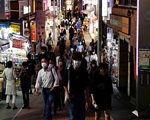 Tokyo logs record 5,042 cases as infections surge amid Games