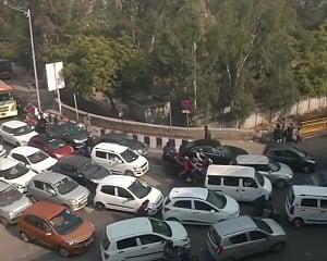 Traffic remains affected at ITO, several roads closed due to protest by retired Delhi Police personnel