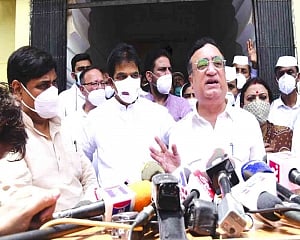 Troubleshooting begins in Raj Cong; bid to pacify Pilot