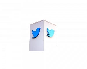 Twitter ticks off VIPs, gets last chance to obey rules