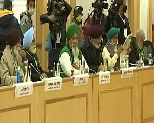 Union ministers start ninth round of talks with protesting farmer unions
