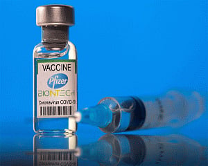 US regulators give full approval to Pfizer COVID-19 vaccine