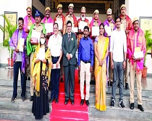 VIT- AP University felicitates 13 unsung heroes