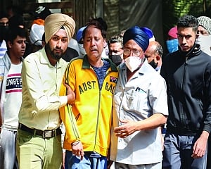 Woman with baby resists snatching bid, stabbed to death