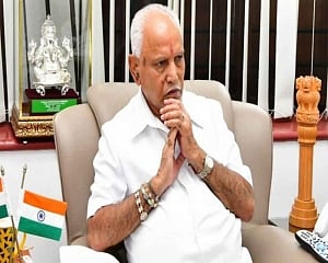 Yedi submits resignation to Karnataka Guv