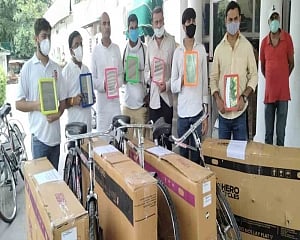 Youth Cong sends bicycles to Modi, Shah over fuel price rise