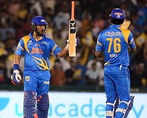 Yuvraj trends after hitting four successive sixes in 22-ball 52