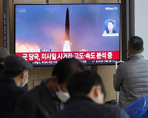 2 Koreas exchange missile launches near tense sea border