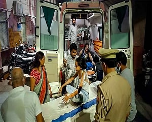 5 killed in pandal inferno