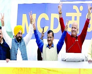 AAP dethrones BJP from MCD