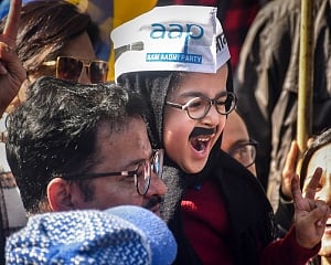 AAP dislodges BJP in MCD by winning 134 wards
