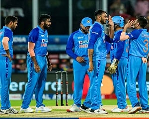 Australia set India 187 to win in 3rd T20I