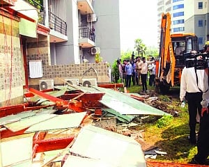 Bulldozer justice for leader who assaulted Noida society woman