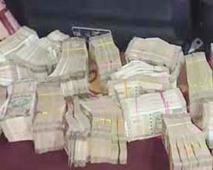 Cash seized from Cong MLAs part of plot to topple J’khand Govt: Bengal CID