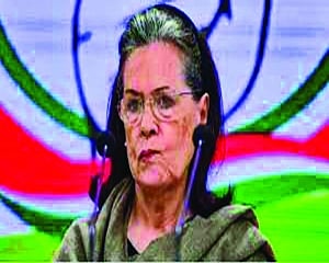 Cong cracks whip on PCC chiefs