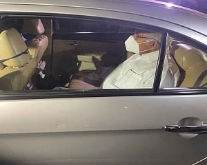 Cong dissenters meet at Azad's residence after poll debacle