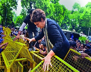 Cong hits streets on price rise, unemployment, GST