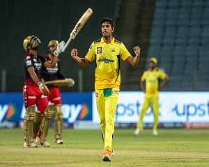 CSK spinners restrict RCB to 173/8