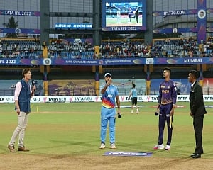 DC win toss, opt to bowl against KKR