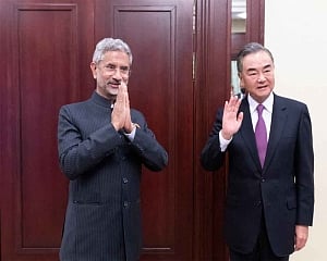Eastern Ladakh row:Jaishankar presses for early resolution of outstanding issues in talks with Wang