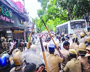 EPS new ADMK boss; OPS, 3 aides expelled