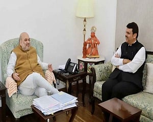 Fadnavis meets Shah, Nadda to discuss next course of action as rebels work to topple MVA govt