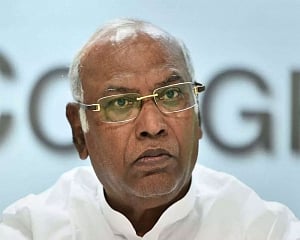 For 1st time, service chiefs being fronted to defend govt decision: Kharge on Agnipath scheme