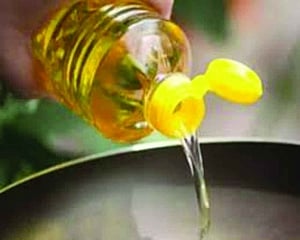 Govt expects more companies to reduce MRP of edible oils