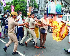 Govt offers slew of sops to douse Agnipath fire