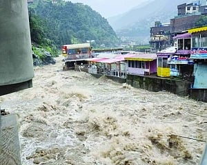 Hindu temple an oasis of life for flood-devastated Pak Muslims