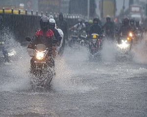 IMD issues heavy rain alert for Maha, Kundalika river crosses danger mark; CM asks officials to ensure no loss of life