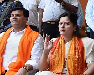 Impose Prez Rule in Maha, says MP Navneet Rana; cites Thackeray's 'hooliganism'