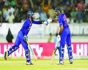 India demolish Proteas to make it 2-2