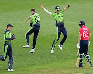 Ireland beat England by 5 runs via D/L method