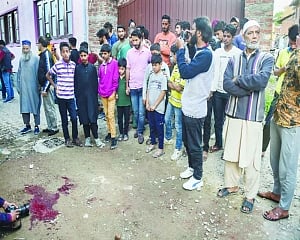 J&K cop martyred, daughter injured as terrorist opens fire