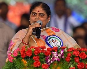 Jagan's mother quits YSR Congress to side with daughter