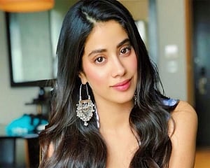 Janhvi channels her inner 'Friends' character Janice