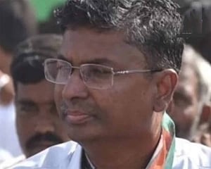 Cong leader defends his 'word Hindu is Persian' statement, rules out apology