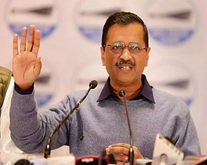 Kejriwal announces Rs 10 lakh aid to gang-rape victim