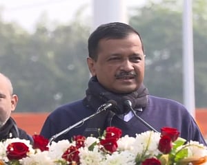 Kejriwal unfurls 115-ft high tricolour in Timarpur to mark 75th year of independence