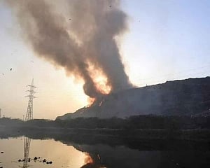Massive fire breaks out at Ghazipur landfill site; Rai demands report
