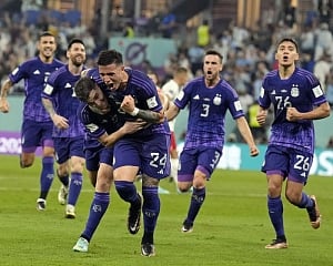 Messi and Argentina advance at World Cup, beat Poland 2-0