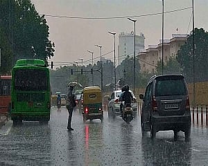 MeT forecasts cloudy sky, moderate rain in Delhi