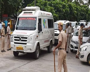 Mulayam's body arrives at native Saifai village