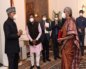 Nirmala Sitharaman meets Prez ahead of Budget presentation