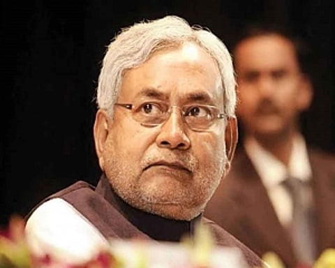 Nitish activates 'Paltimar plan', speaks to Sonia